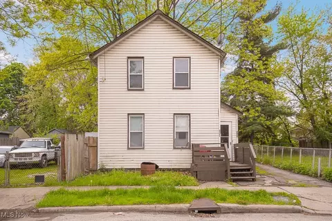 5008 Dolloff Rd, Cleveland, OH 44127