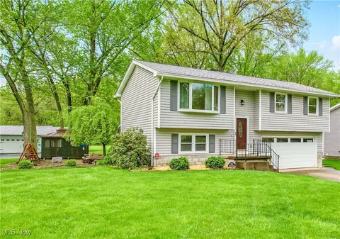 804 Cynthia Ct, Niles, OH 44446