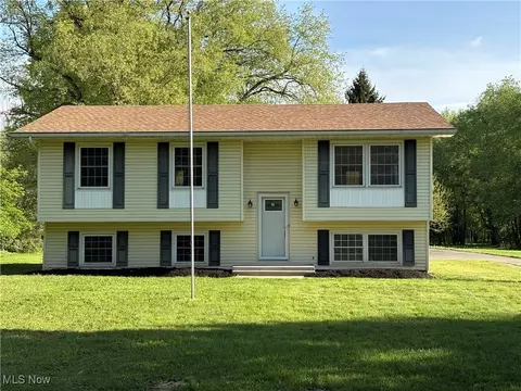 2298 Boughton Dr, Akron, OH 44302