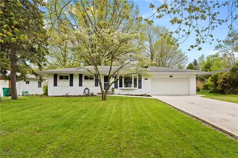718 Starlight Dr, Seven Hills, OH 44131