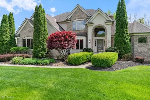 24851 Eagle Pointe Ct, Columbia Station, OH 44028