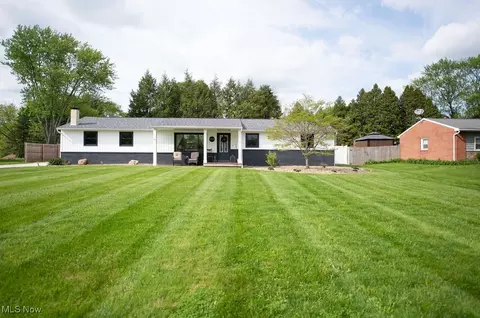 1101 Woodland St SW, Hartville, OH 44632