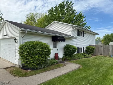 2736 Rita Dr, Lorain, OH 44053 photo 2