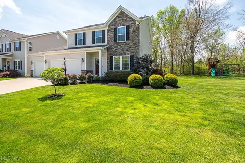 10413 Fox Hollow Cir, Twinsburg, OH 44087