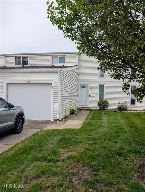 201 Deepwood Dr, Wadsworth, OH 44281