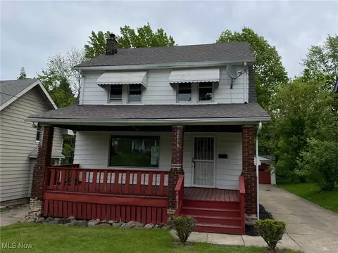 5073 Greenhurst Dr, Maple Heights, OH 44137