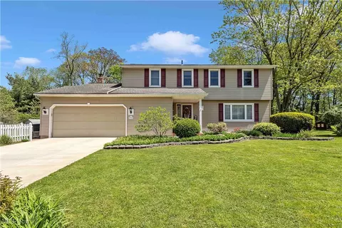 19755 Jamestown Cir, Strongsville, OH 44136