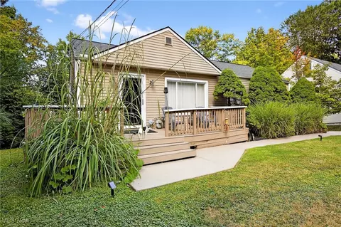 29407 Waldensa Ave, Wickliffe, OH 44092