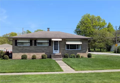 5305 Amherst Dr, Parma, OH 44129