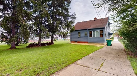 Exterior - 5244 Thomas St, Maple Heights, OH 44137 photo 3 of 3