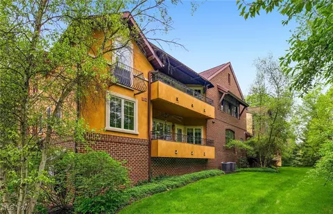 1466 S Main St #103, North Canton, OH 44720