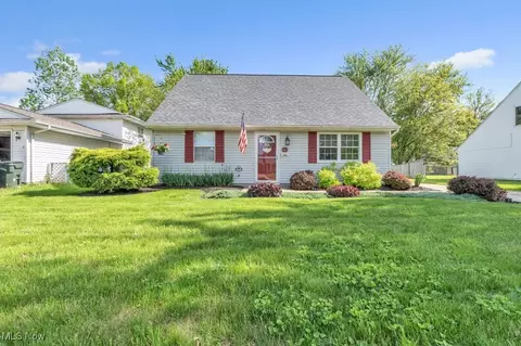 461 Xavier St, Elyria, OH 44035 photo 2