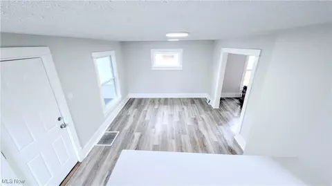404 E 23rd St, Ashtabula, OH 44004 photo 4
