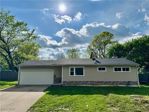 30 Taylor Rd, Barberton, OH 44203