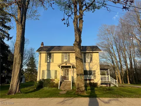 1704 Chestnut St, Austinburg, OH 44010