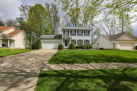 1016 Susan Rd, Ravenna, OH 44266