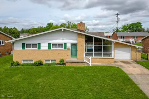 2455 Alexander Mnr E, Steubenville, OH 43952