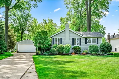 33311 Lake Rd, Avon Lake, OH 44012