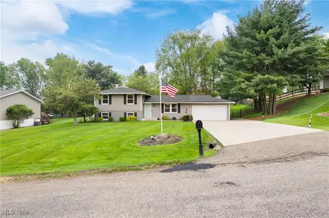 8574 Greenleaf Cir NW, Canal Fulton, OH 44614