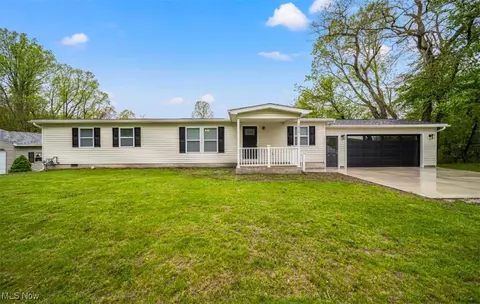 1527 Carterland Dr, Ashtabula, OH 44004