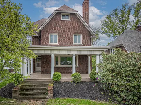 1506 Waterbury Rd, Lakewood, OH 44107