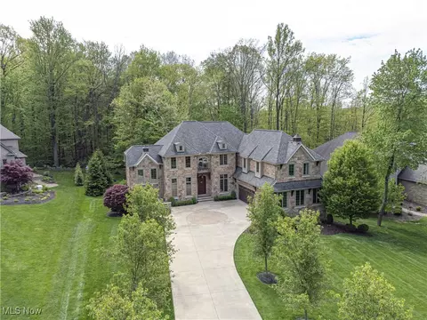 246 Stone Canyon Ct, Hinckley, OH 44233