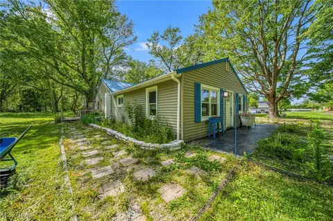 6329 Green Rd, Ashtabula, OH 44004 photo 2