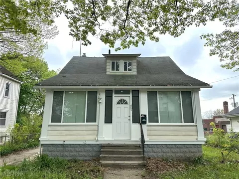 484 Hammel St, Akron, OH 44306