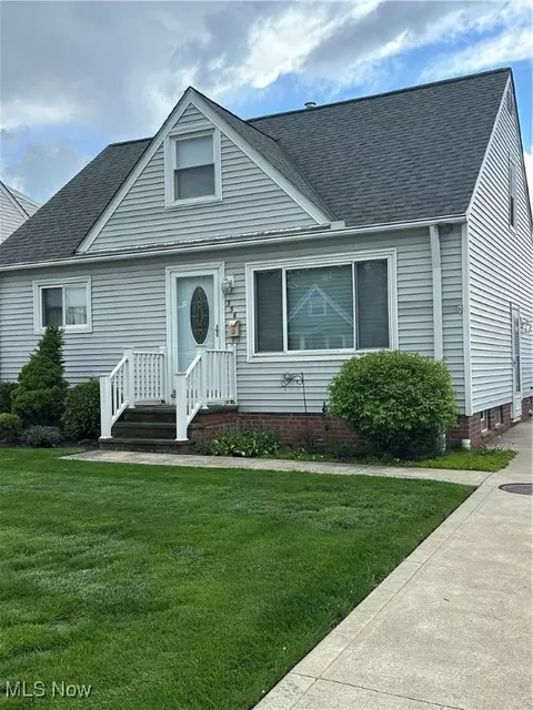356 E 330th St, Willowick, OH 44095