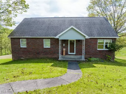 67667 Barrett Hill Rd, Cambridge, OH 43725