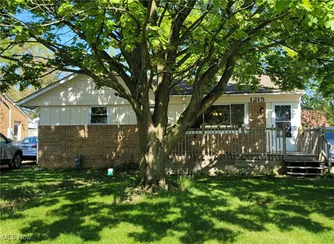 1215 Pennsylvania Ave, Lorain, OH 44052