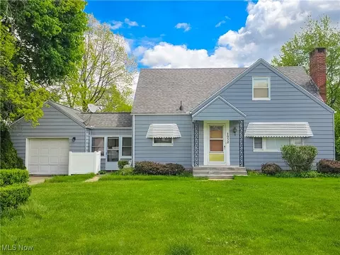 1032 Orchard Ave NE, North Canton, OH 44720