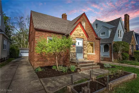 262 E 208th St, Euclid, OH 44123 photo 2