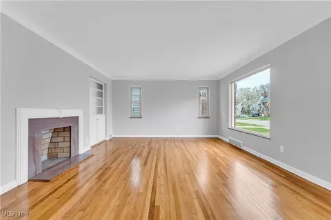 262 E 208th St, Euclid, OH 44123 photo 8