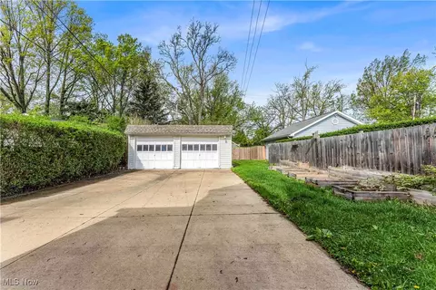 262 E 208th St, Euclid, OH 44123 photo 33