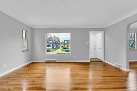 262 E 208th St, Euclid, OH 44123 photo 6