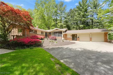 34900 Lakeview Dr, Solon, OH 44139