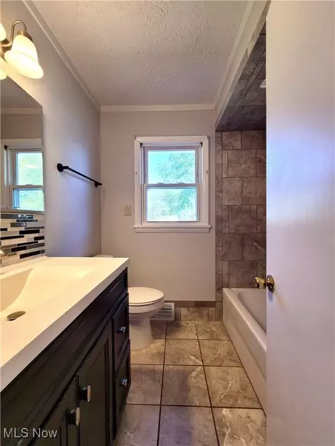 Bath - 2222 Whipple Ave NW, Canton, OH 44708 photo 1 of 6