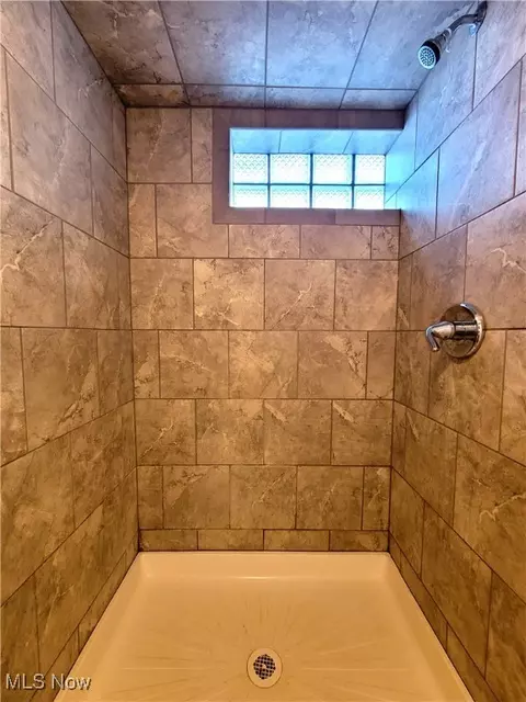 Bath - 2222 Whipple Ave NW, Canton, OH 44708 photo 5 of 6