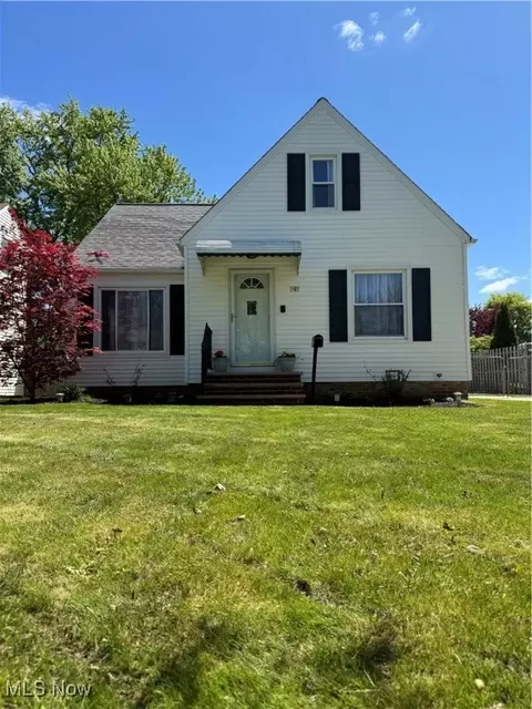 1585 Temple Ave, Mayfield Heights, OH 44124