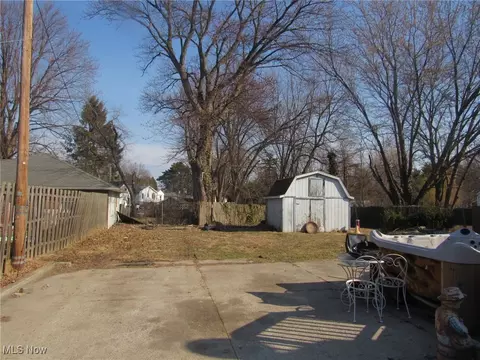 1329 E Perkins Ave, Sandusky, OH 44870 photo 4