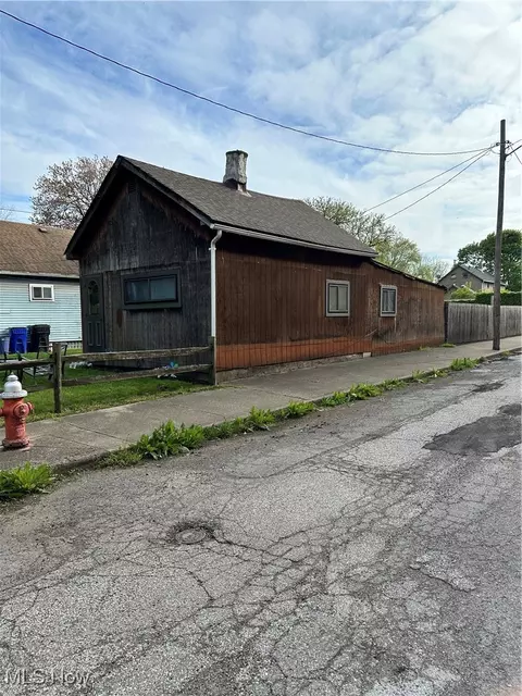 1590 E 1594 E 39th St, Cleveland, OH 44114