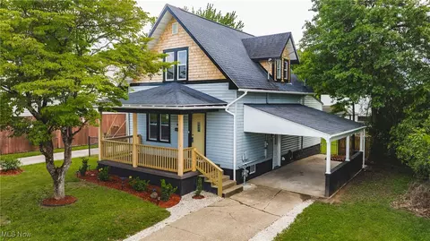 406 39th St, Vienna, WV 26105