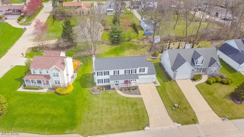 2131 Kimberly Ct, Wickliffe, OH 44092 photo 3