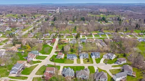2131 Kimberly Ct, Wickliffe, OH 44092 photo 4