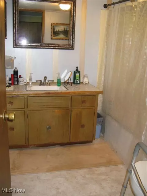 Bath - 4357 Ridgewood Rd, Akron, OH 44321 photo 1 of 1