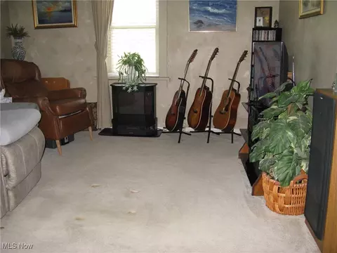 Living - 4357 Ridgewood Rd, Akron, OH 44321 photo 1 of 1