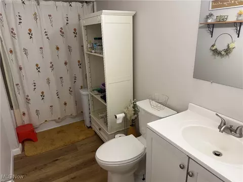 Bath - 2201 Jackson St, Lorain, OH 44052 photo 1 of 1