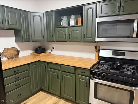 Kitchen - 2201 Jackson St, Lorain, OH 44052 photo 2 of 4