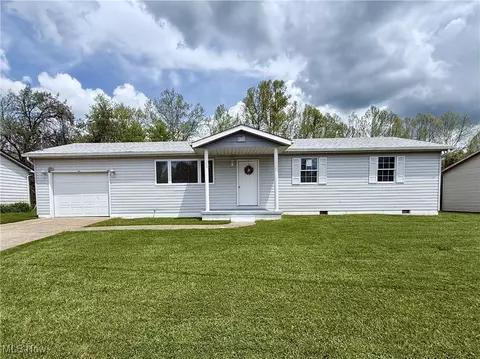 32 Ash Cir, Davisville, WV 26142